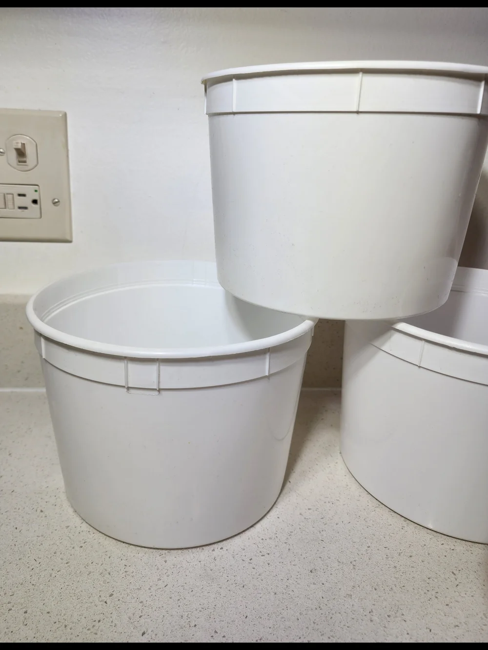 Set of 3 White Plastic Tub, Buckets, Storage Pails with Lids